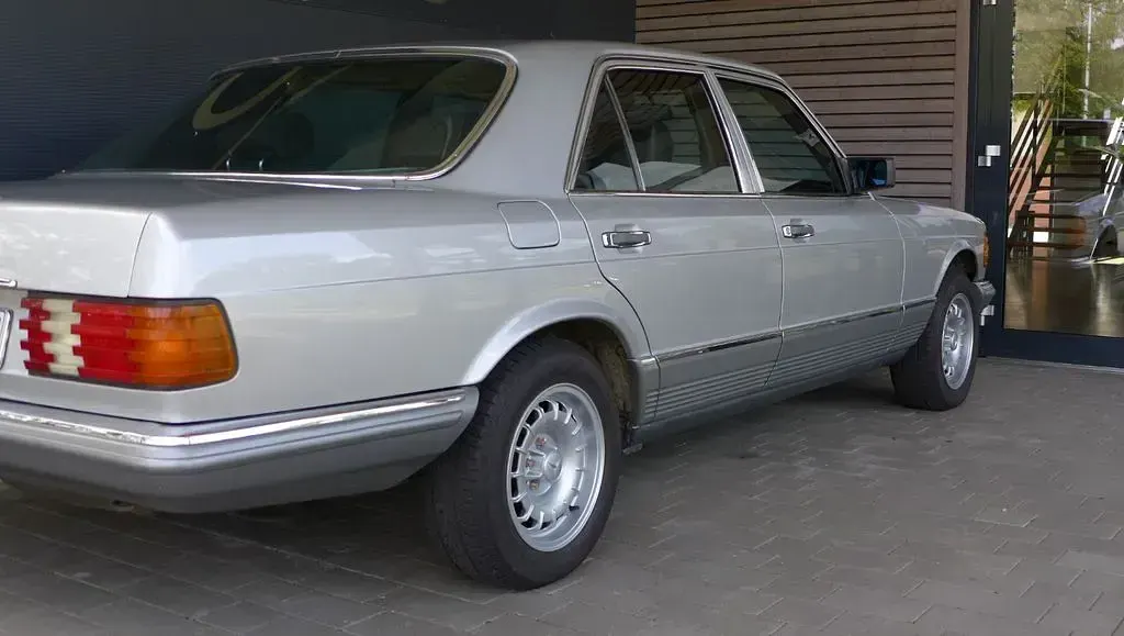 Gebraucht Mercedes 380 218 PS (160 kW) 1980 Silber Limousine