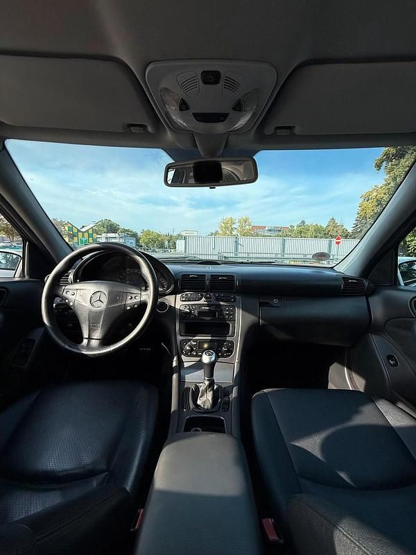 Grau Gebraucht 2004 Mercedes C270 Limousine | 2.500 € (Superpreis) - Bild 1/4