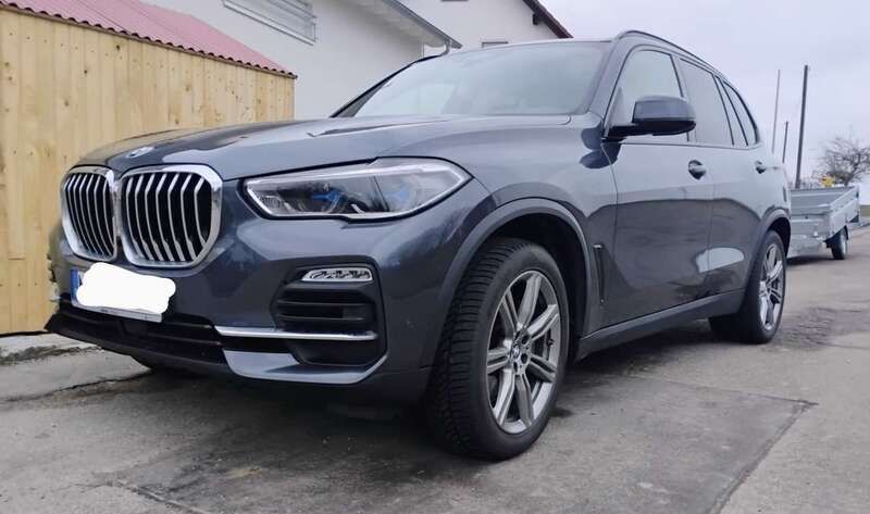 Grau Gebraucht 2020 BMW X5 SUV | 54.000 € (Fairer Preis) - Bild 1/4