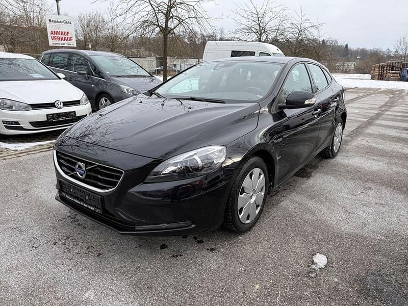 Schwarz Gebraucht 2014 Volvo V40 You! Limousine | 7.990 € (Guter Preis) - Bild 1/4