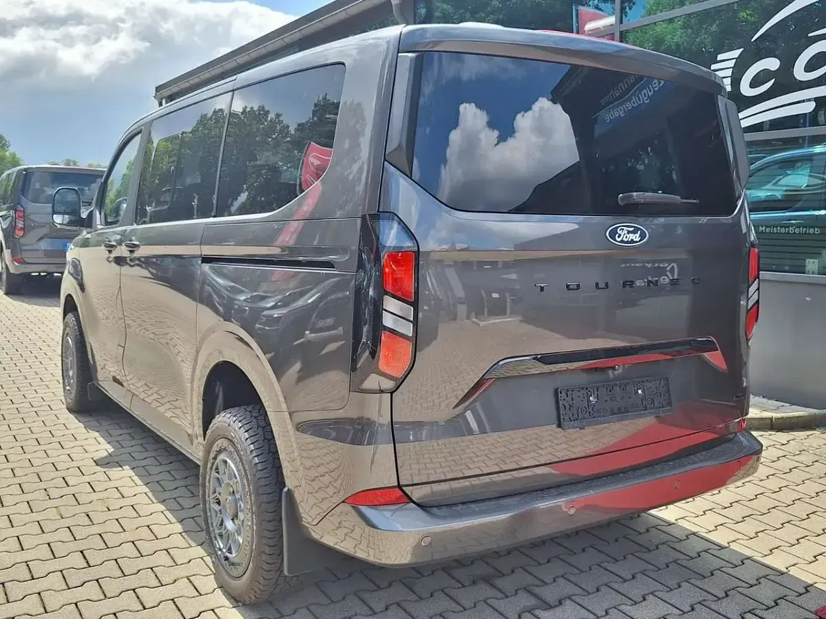 Neu Ford Tourneo Titanium 170 PS (125 kW) 2025 Grau Van / Kleinbus