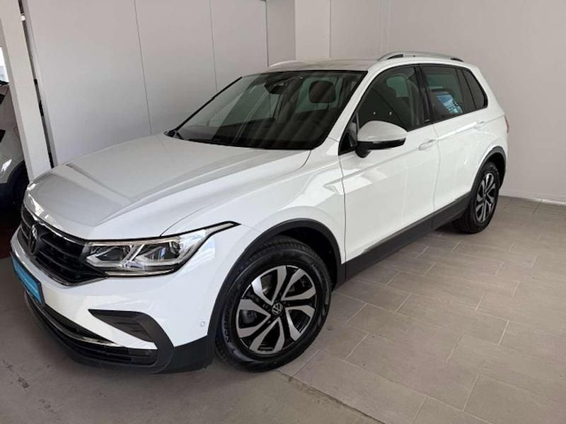 Pure white Gebraucht 2023 VW Tiguan Active SUV | 25.950 € (Fairer Preis) - Bild 1/4