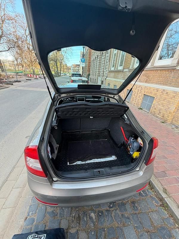 Gebraucht Skoda Octavia 101 PS (74 kW) 2009 Silber Limousine