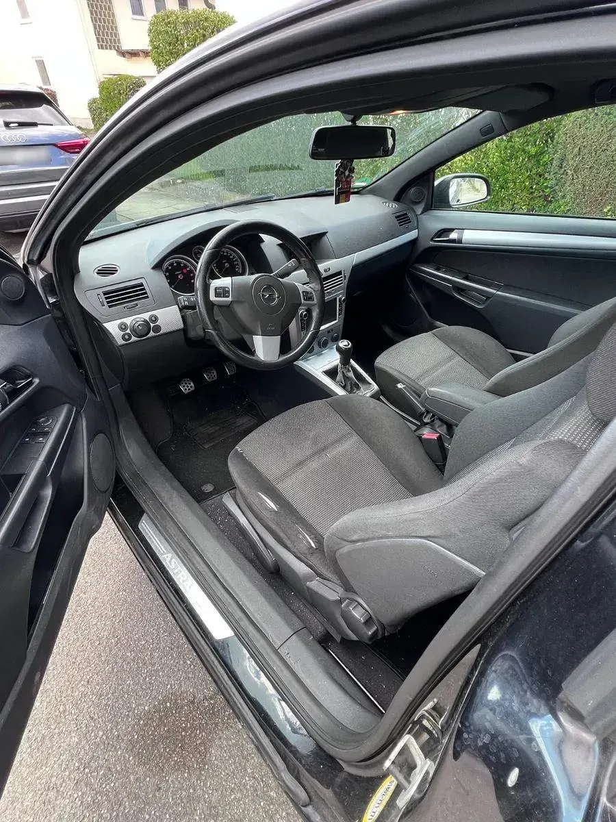 Usata Opel Astra 103 CV (75 kW) 2005 Nero Coupé