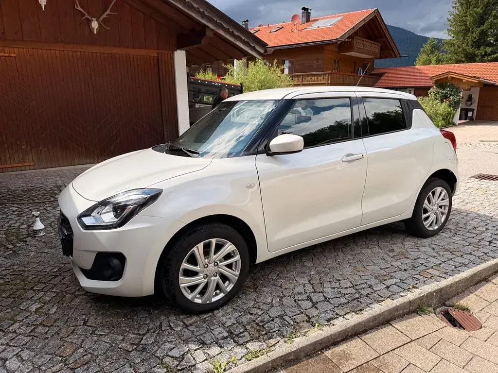 Gebraucht Suzuki Swift Comfort 83 PS (61 kW) 2022 Weiß Kleinwagen