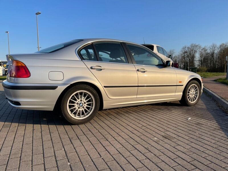 Silber Gebraucht 1999 BMW 320 Limousine | 10.000 € - Bild 1/4