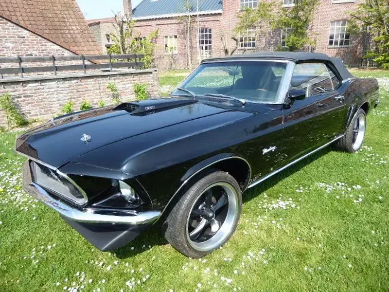 Second-hand Ford V8 220 CP (161 kW) 1969 Negru Cabrio