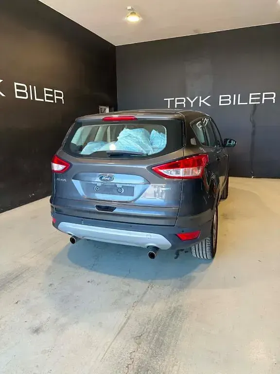 Gebraucht Ford Kuga Titanium 150 PS (110 kW) 2016 Grau SUV