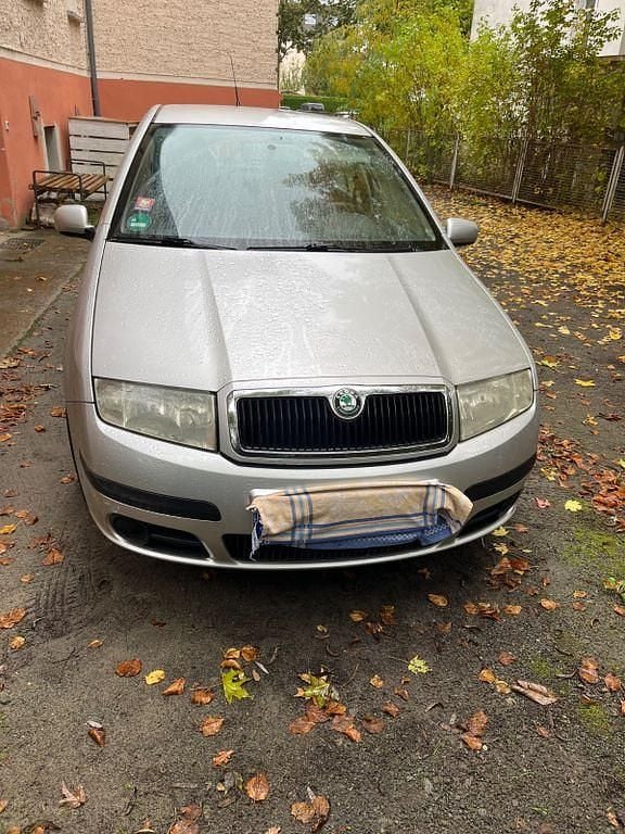 Silber Gebraucht 2004 Skoda Fabia Ambiente Kleinwagen | 500 € (Superpreis) - Bild 1/4