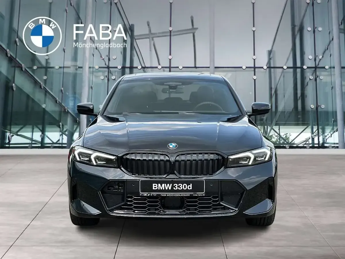 Gebraucht BMW 330 M Sport 286 PS (210 kW) 2025 Schwarz Limousine