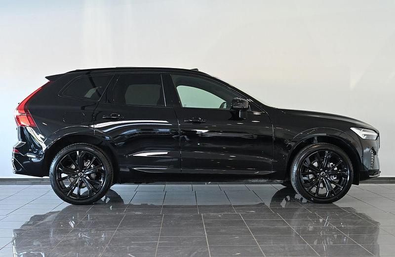 Neu Volvo XC60 Plus 250 PS (183 kW) 2025 Schwarz SUV