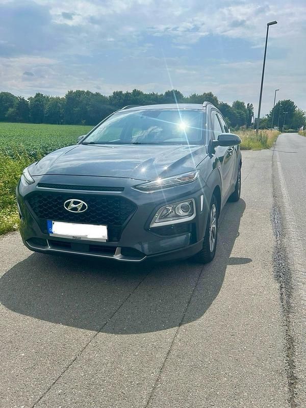 Grau Gebraucht 2020 Hyundai Kona Trend SUV | 17.300 € (Guter Preis) - Bild 1/4