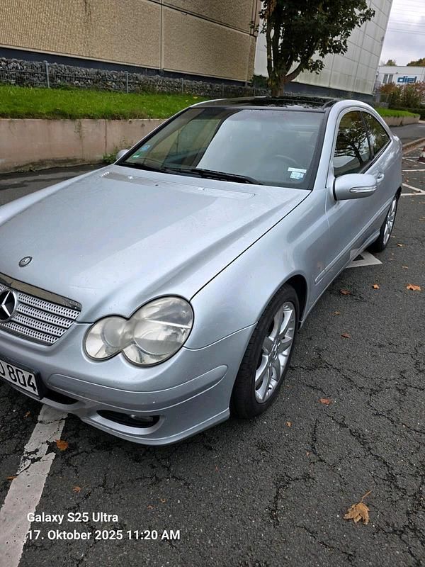 Silber Gebraucht 2005 Mercedes C180 Coupé | 4.500 € (Fairer Preis) - Bild 1/4
