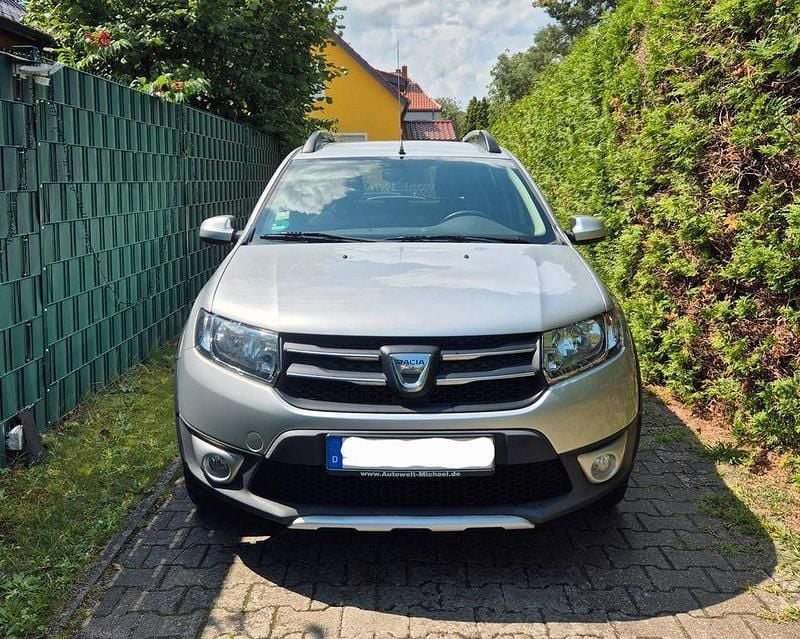 Silber Gebraucht 2014 Dacia Sandero Prestige Kleinwagen | 6.900 € (Fairer Preis) - Bild 1/4