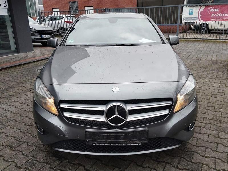 Gebraucht Mercedes A200 156 PS (114 kW) 2014 Grau Limousine