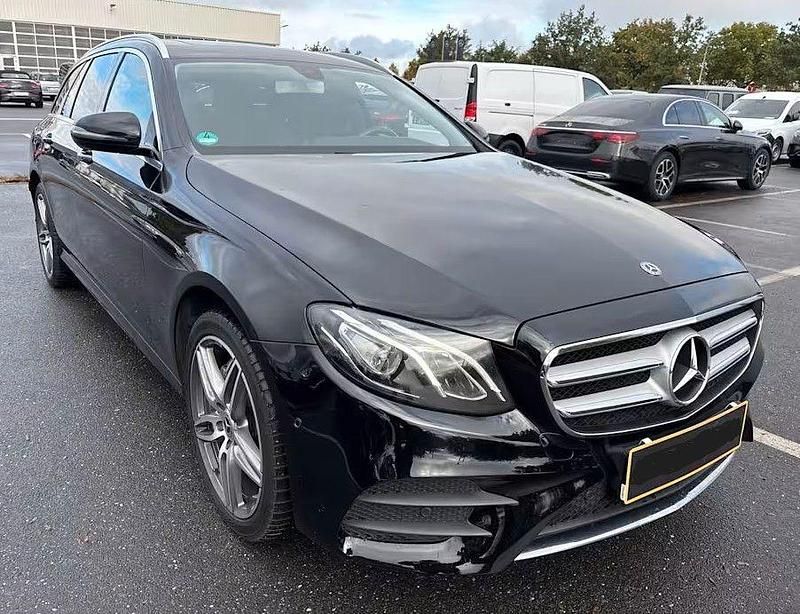 Schwarz Gebraucht 2018 Mercedes E200 AMG line Kombi | 15.999 € (Guter Preis) - Bild 1/4