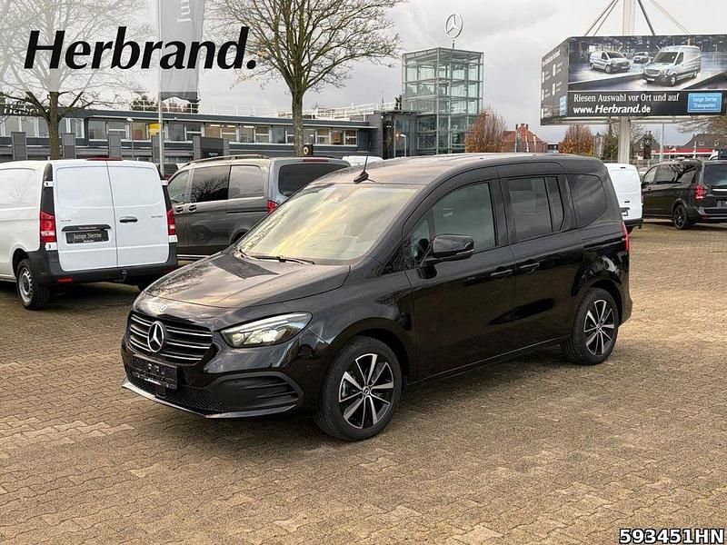 Schwarz Gebraucht 2024 Mercedes T180 Progressive Van / Kleinbus | 30.900 € (Etwas zu teuer) - Bild 1/4