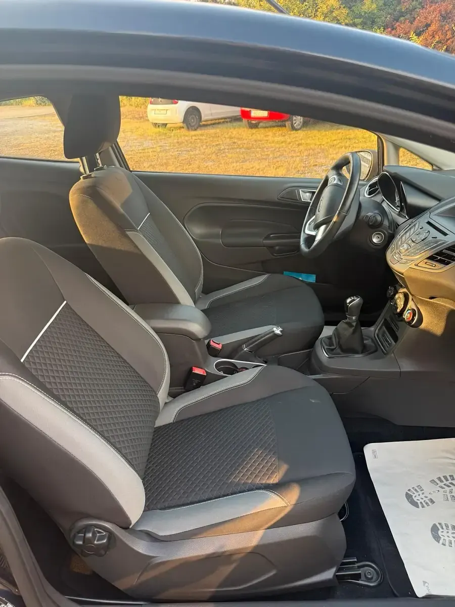 Gebraucht Ford Fiesta 100 PS (73 kW) 2017 Schwarz Kleinwagen