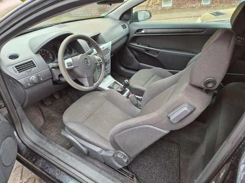 Gebraucht Opel Astra GTC 116 PS (85 kW) 2008 Schwarz Coupé