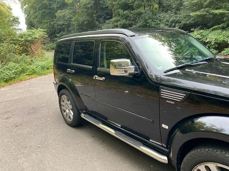 Schwarz Gebraucht 2009 Dodge Nitro SUV | 7.000 € - Bild 1/4
