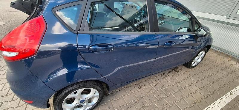 Gebraucht Ford Fiesta 60 PS (44 kW) 2009 Blau Kleinwagen