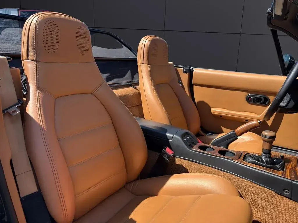 Second-hand Mazda MX5 147 CP (108 kW) 1992 Negru Cabrio