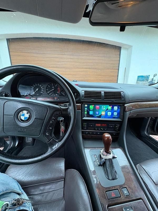 Second-hand BMW 730 192 CP (141 kW) 2001 Negru Berlinǎ