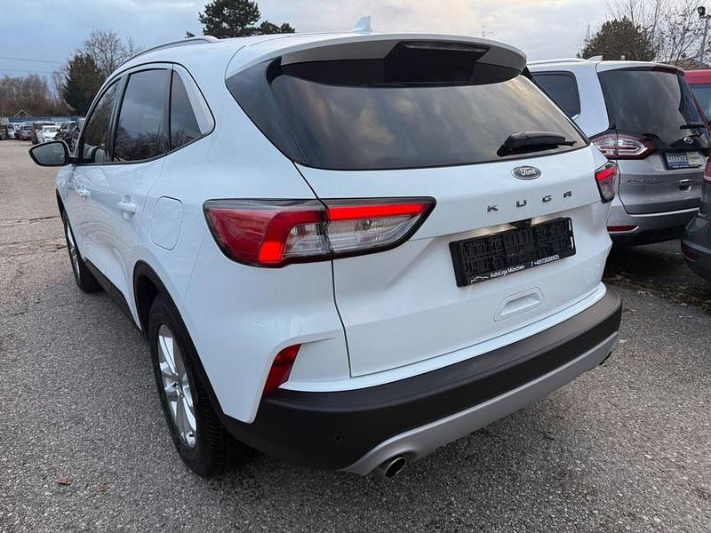 Gebraucht Ford Kuga Titanium 120 PS (88 kW) 2022 Frozen white SUV