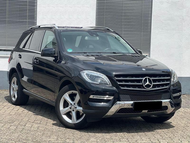 Obsidianschwarz Gebraucht 2013 Mercedes ML250 SUV | 17.999 € (Guter Preis) - Bild 1/4