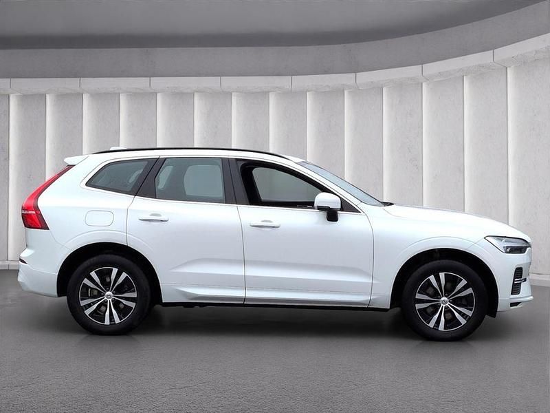 Gebraucht Volvo XC60 Momentum 197 PS (144 kW) 2022 Weiss SUV
