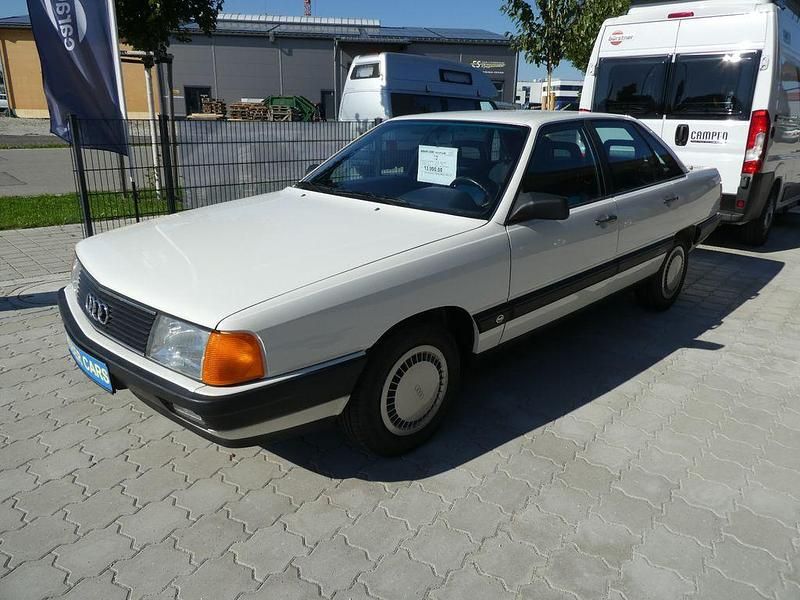 Weiß Gebraucht 1986 Audi 100 Limousine | 10.990 € - Bild 1/4