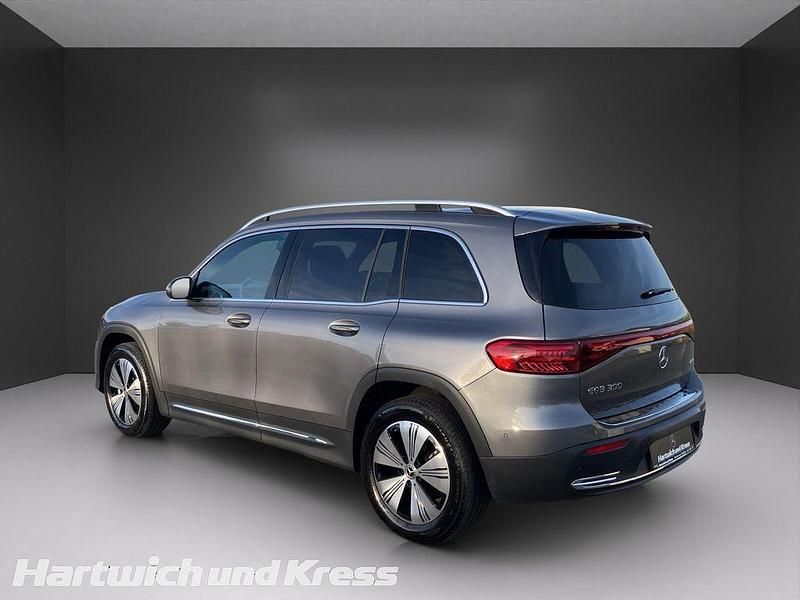 Gebraucht Mercedes EQB300 Advanced 167 kW (228 PS) 2024 Mountaingrau  met. SUV