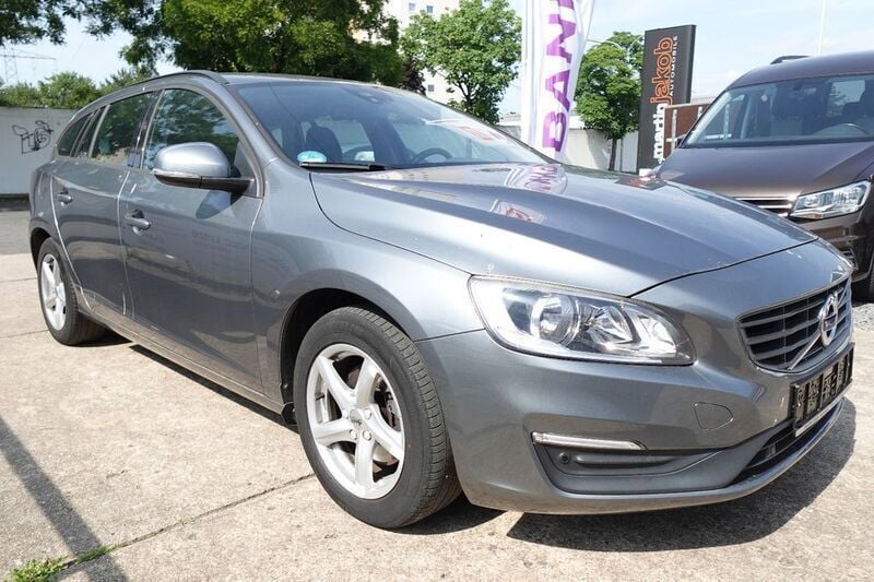Grau Gebraucht 2016 Volvo V60 Business Edition Kombi | 14.880 € (Fairer Preis) - Bild 1/4