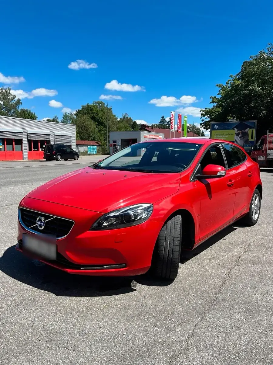 Gebraucht Volvo V40 114 PS (83 kW) 2014 Rot Kleinwagen