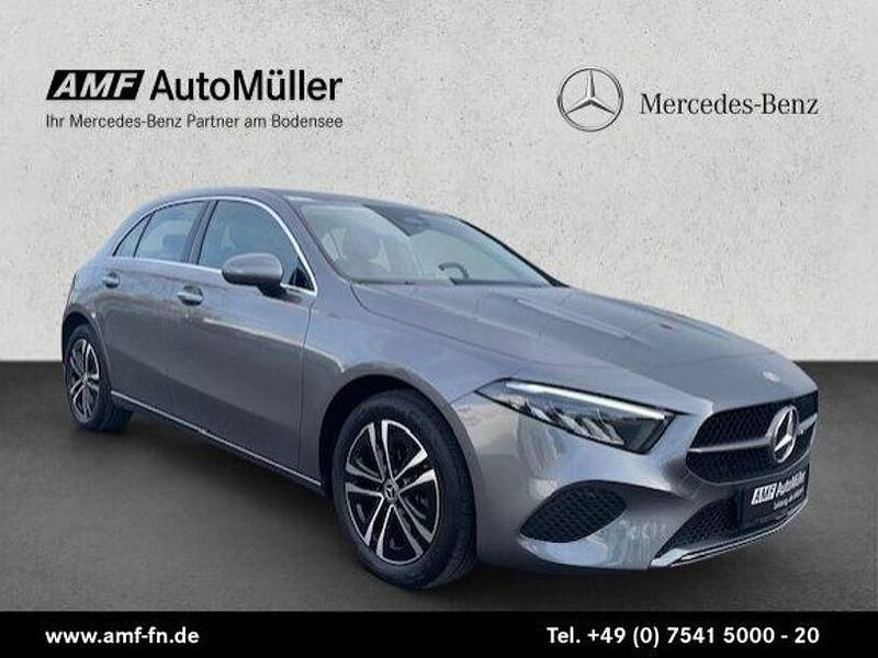 Gebraucht Mercedes A250 Advanced Plus 163 PS (119 kW) 2024 Lack mountaingrau Limousine