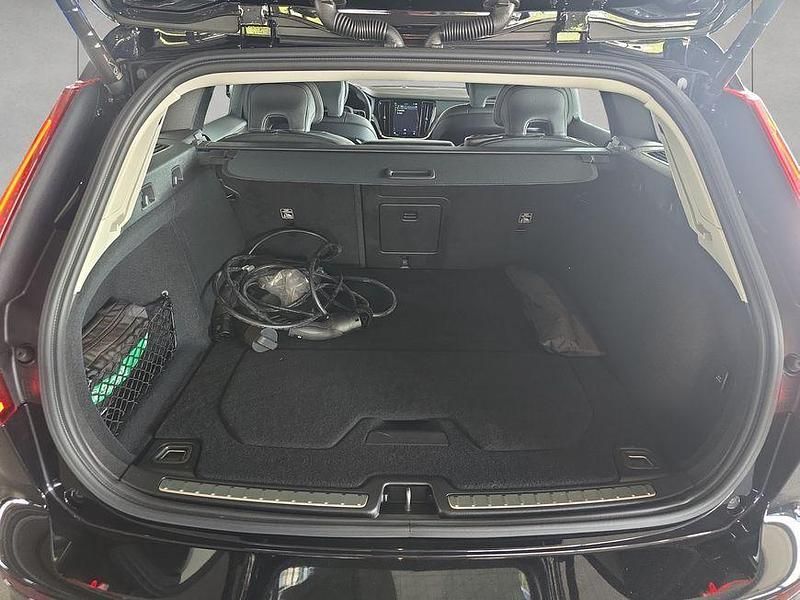 Gebraucht Volvo V60 Plus 257 PS (189 kW) 2024 Schwarz Kombi