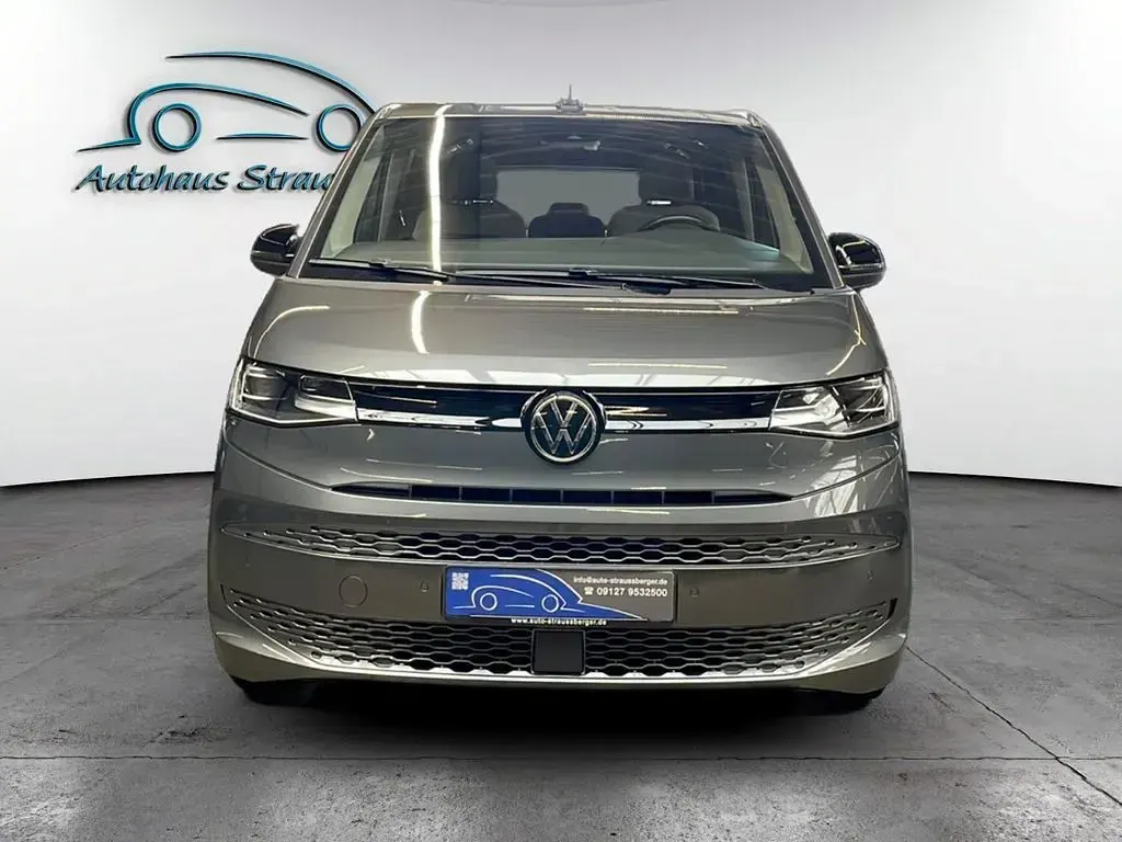 Gebraucht VW Multivan Basis 204 PS (150 kW) 2024 Grau Van / Kleinbus