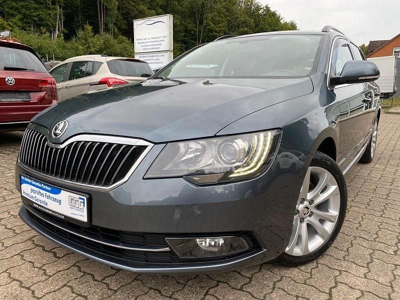 Grau Gebraucht 2015 Skoda Superb Exclusive Kombi | 12.950 € (Fairer Preis) - Bild 1/4