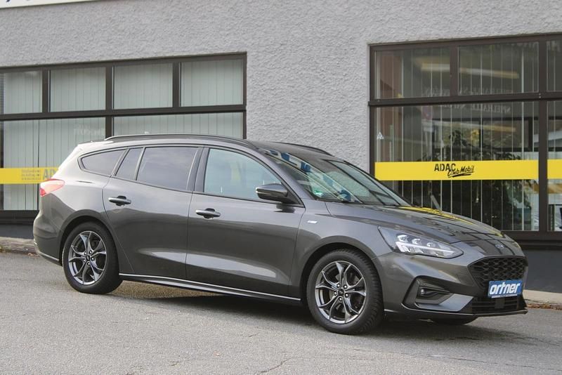 Grau Gebraucht 2021 Ford Focus ST-Line Kombi | 14.900 € (Superpreis) - Bild 1/4