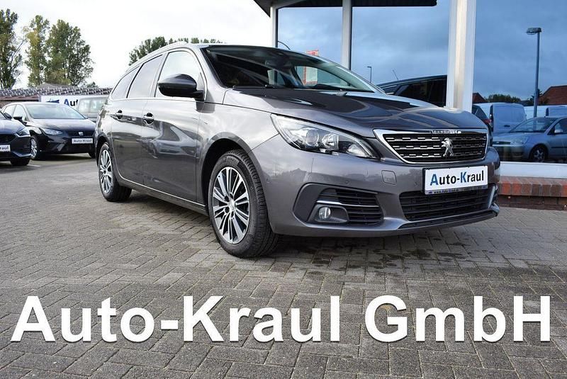 Platinium grau metallic Gebraucht 2021 Peugeot 308 Allure Kombi | 15.949 € (Guter Preis) - Bild 1/4