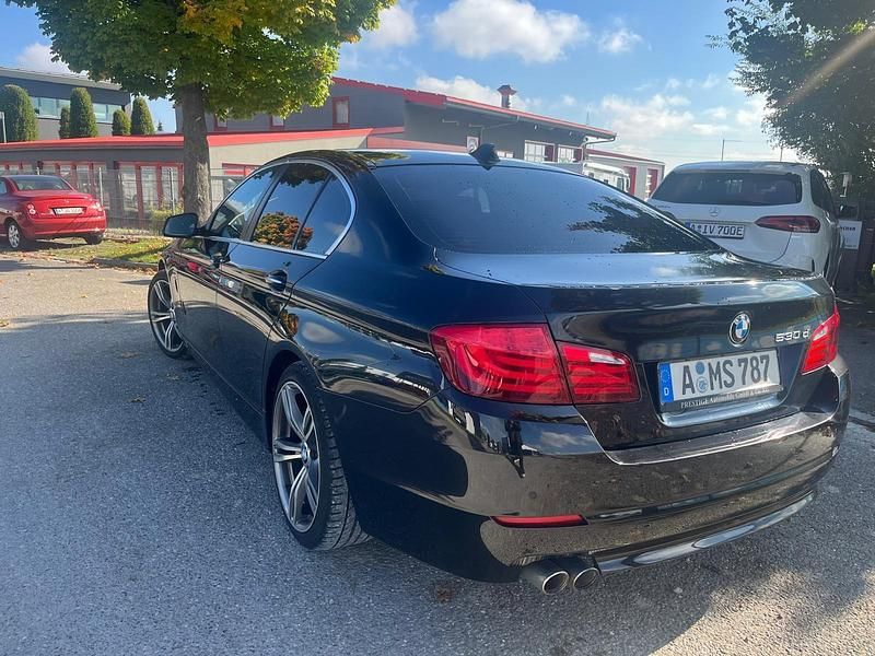 Gebraucht BMW 530 258 PS (189 kW) 2012 Schwarz Limousine