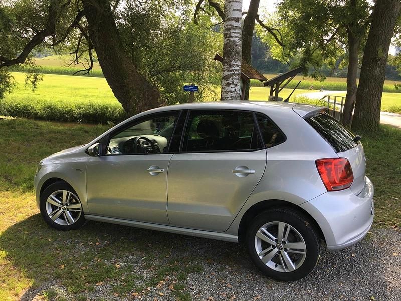 Silber Gebraucht 2014 VW Polo Life Kleinwagen | 7.300 € (Fairer Preis) - Bild 1/4