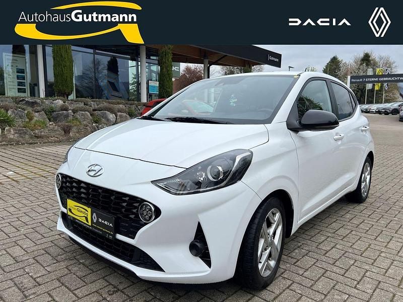 Gebraucht Hyundai i10 Trend 67 PS (49 kW) 2023 Weiß Kleinwagen