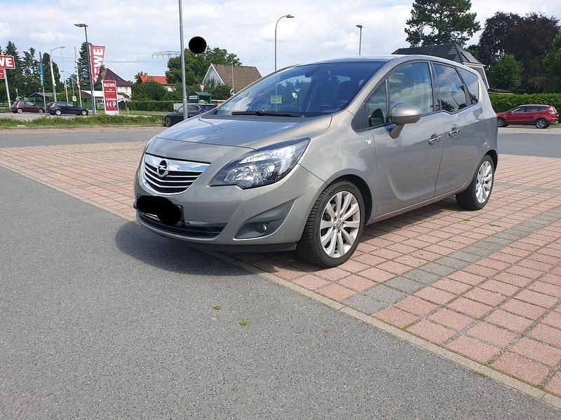 Grau Gebraucht 2012 Opel Meriva Innovation Van / Kleinbus | 9.700 € (Teuer) - Bild 1/4