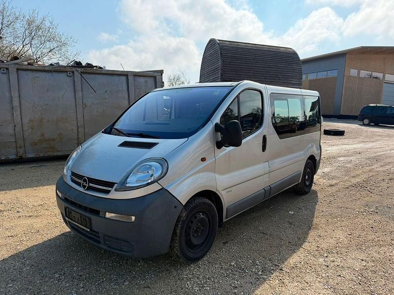 Gebraucht Opel Vivaro 101 PS (74 kW) 2003 Silber Van / Kleinbus