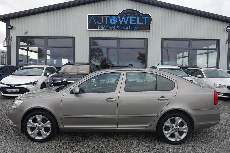 Beige Gebraucht 2011 Skoda Octavia Limousine | 6.990 € (Fairer Preis) - Bild 1/4