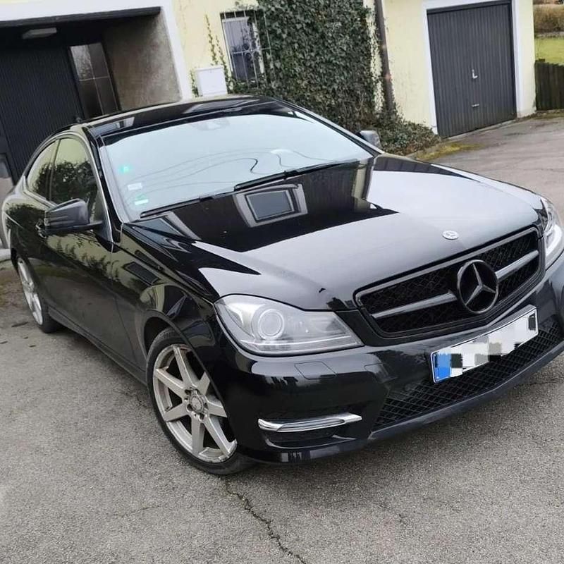 Schwarz Gebraucht 2013 Mercedes 250 AMG line Kleinwagen | 9.000 € - Bild 1/4
