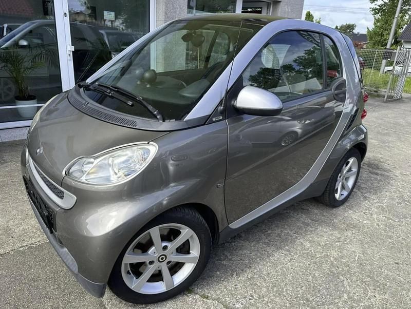 Grau Gebraucht 2009 Smart ForTwo Coupé Pulse Coupé | 5.390 € (Fairer Preis) - Bild 1/4