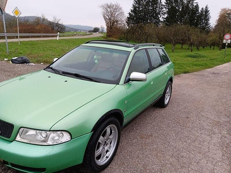 Grün Gebraucht 1997 Audi A4 Limousine | 1.499 € (Superpreis) - Bild 1/4
