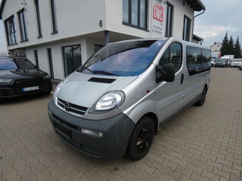 Silber Gebraucht 2006 Opel Vivaro Van | 5.790 € (Fairer Preis) - Bild 1/4